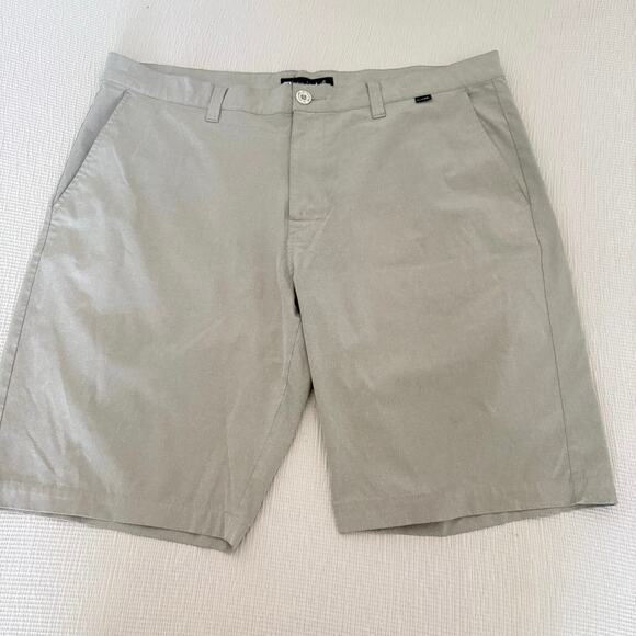 TravisMathew Shorts Bundle Size 38 Lot of 2 Golf Casual Performance Preppy - Picture 3 of 7
